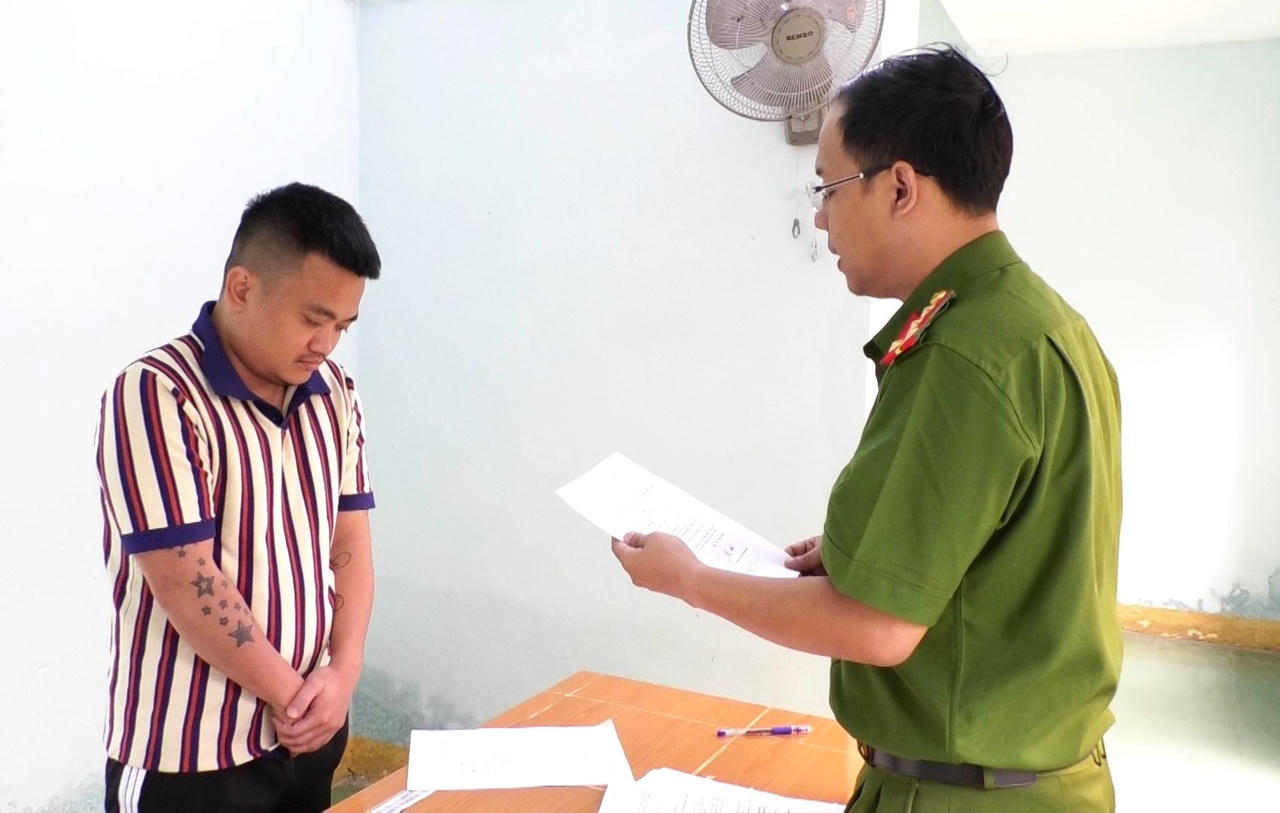 Bắt kẻ cho vay nặng lãi dưới vỏ bọc doanh nhân làm từ thiện ở Đà Nẵng