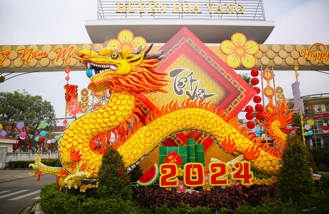 Dàn linh vật rồng độc đáo trên đường hoa Tết Đà Nẵng