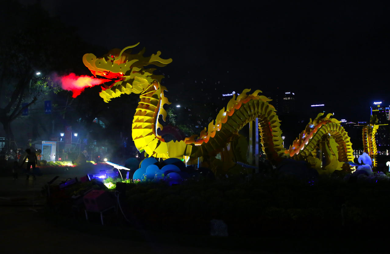 Dàn linh vật rồng độc đáo trên đường hoa Tết Đà Nẵng