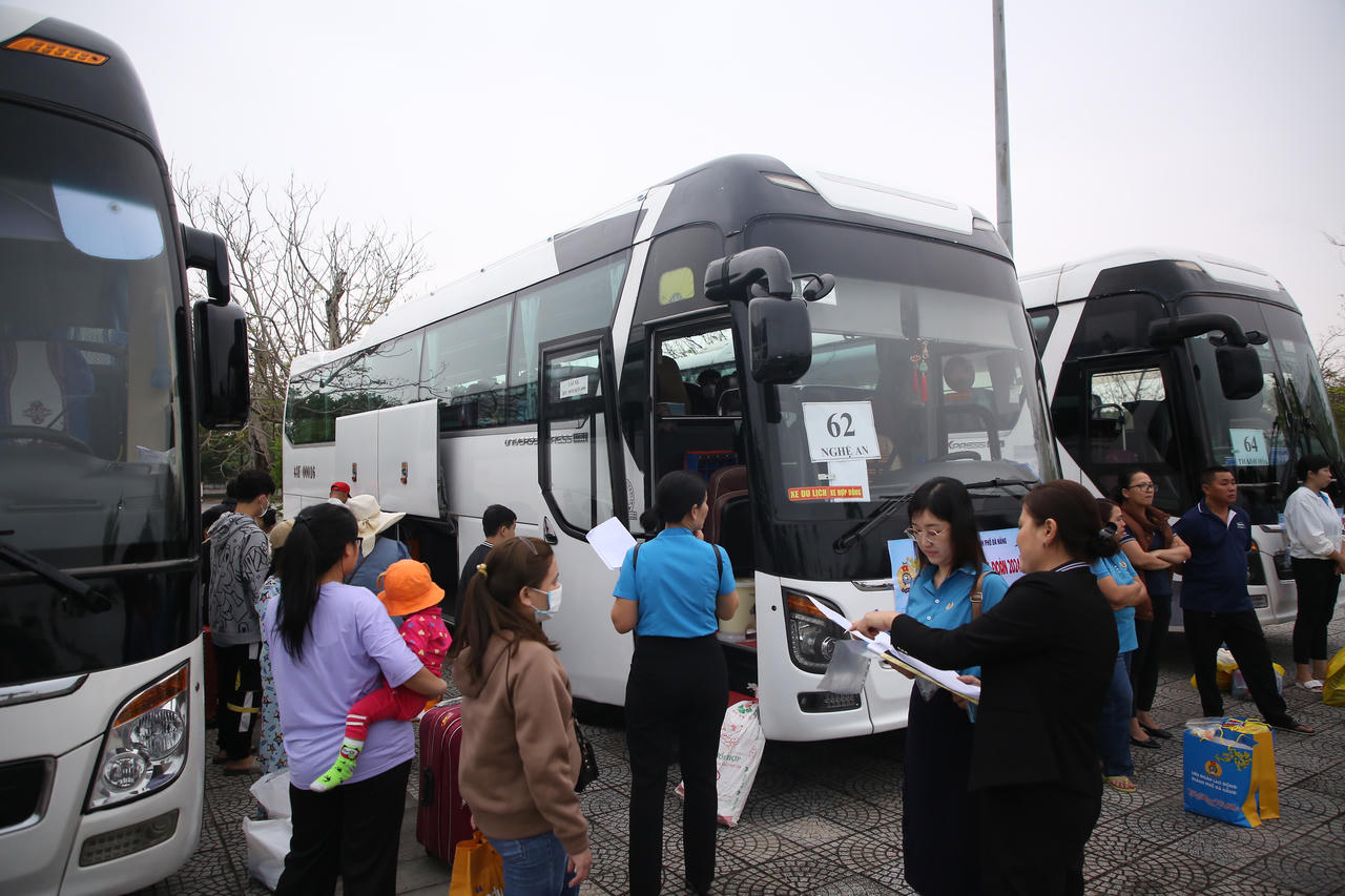 Đà Nẵng đưa hàng ngàn công nhân, lao động ngoại tỉnh về quê ăn Tết miễn phí