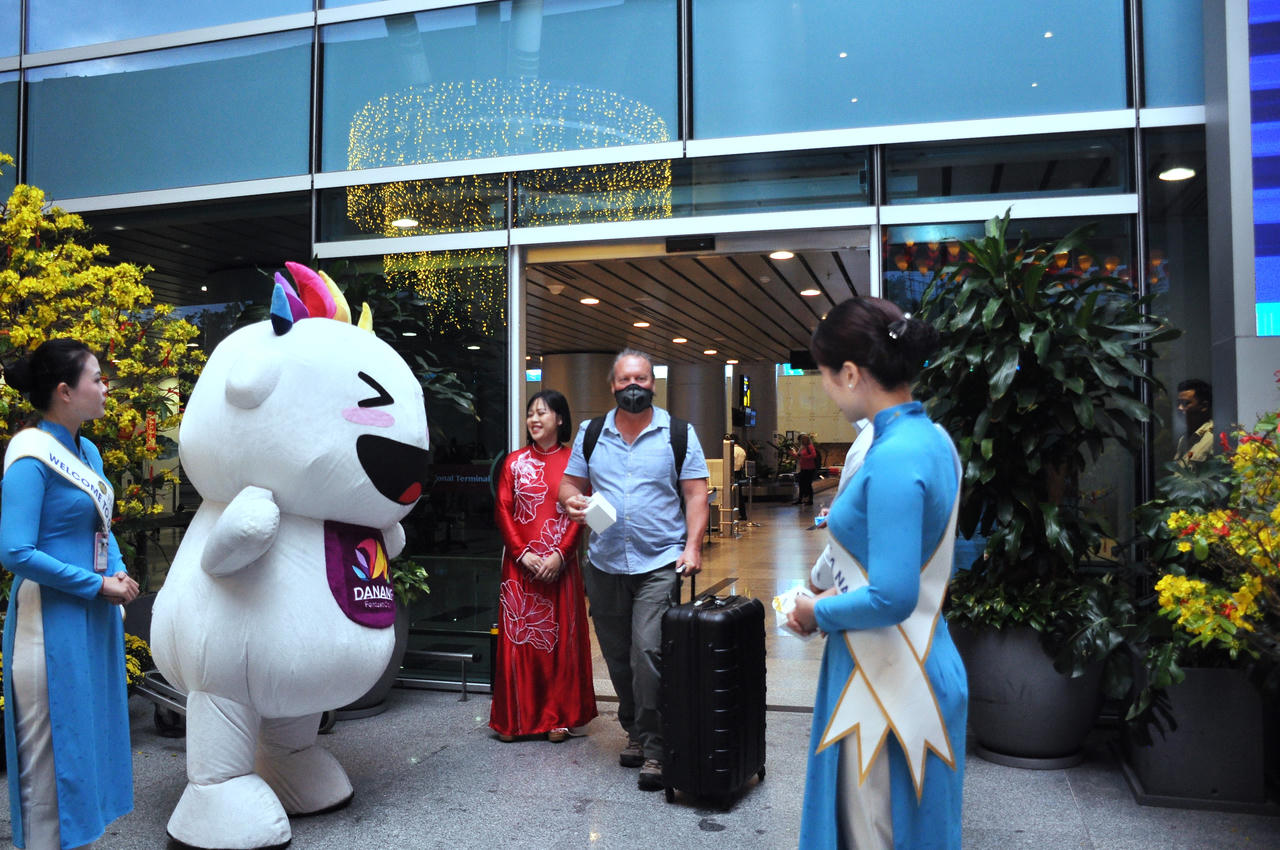 "Xông đất" Đà Nẵng ngày đầu năm Giáp Thìn