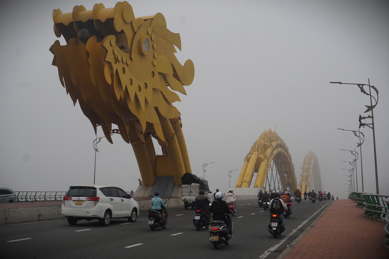 Chuyên gia lý giải nguyên nhân sương mù bao phủ Đà Nẵng dày đặc
