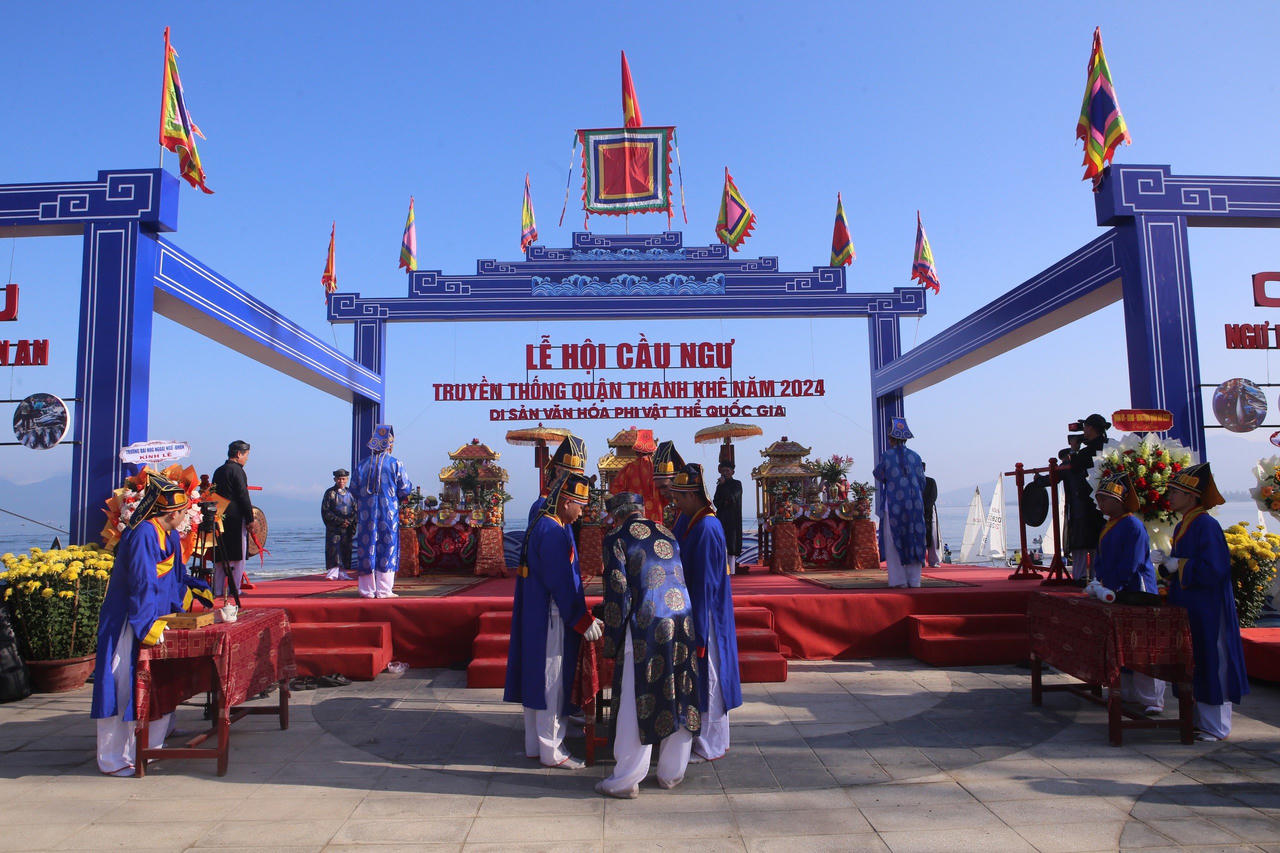 Ngư dân Đà Nẵng tranh tài tại lễ hội cầu ngư truyền thống