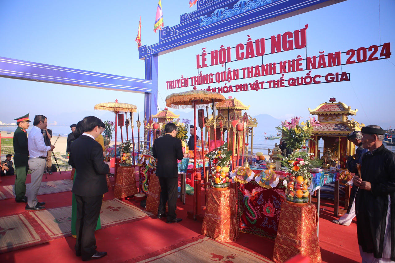 Ngư dân Đà Nẵng tranh tài tại lễ hội cầu ngư truyền thống