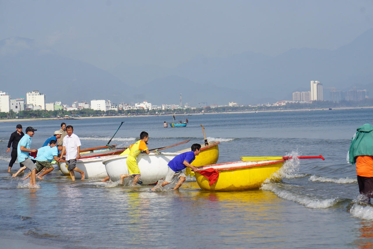 Ngư dân Đà Nẵng tranh tài tại lễ hội cầu ngư truyền thống