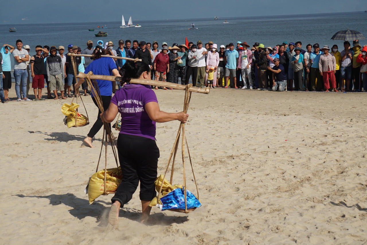 Ngư dân Đà Nẵng tranh tài tại lễ hội cầu ngư truyền thống