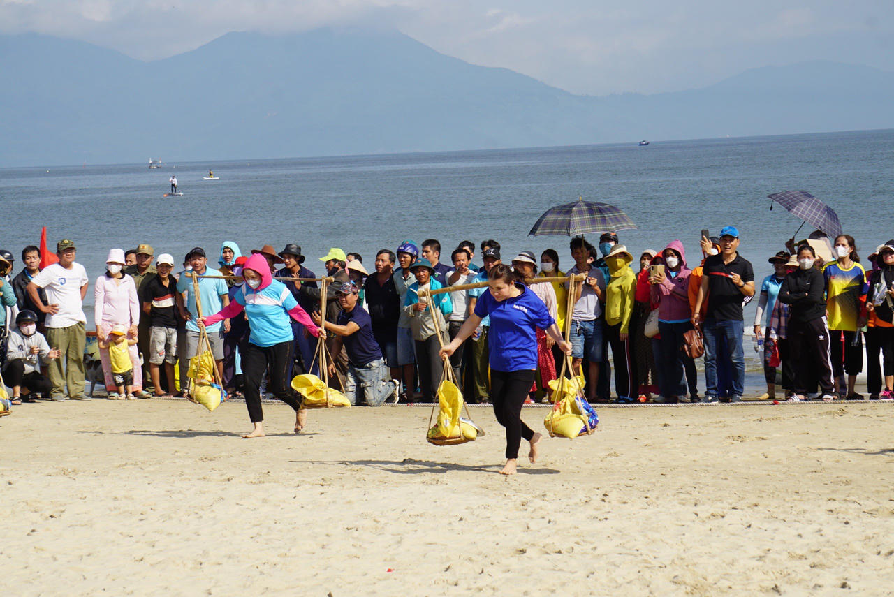 Ngư dân Đà Nẵng tranh tài tại lễ hội cầu ngư truyền thống