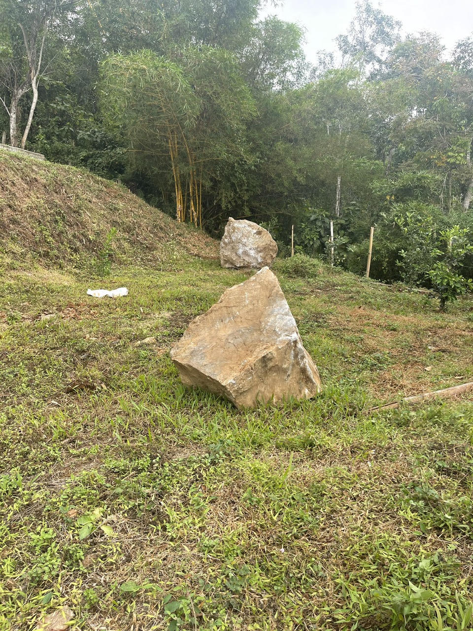 Nhà máy xi măng nổ mìn khai thác đá làm sập nhà dân ở Quảng Nam