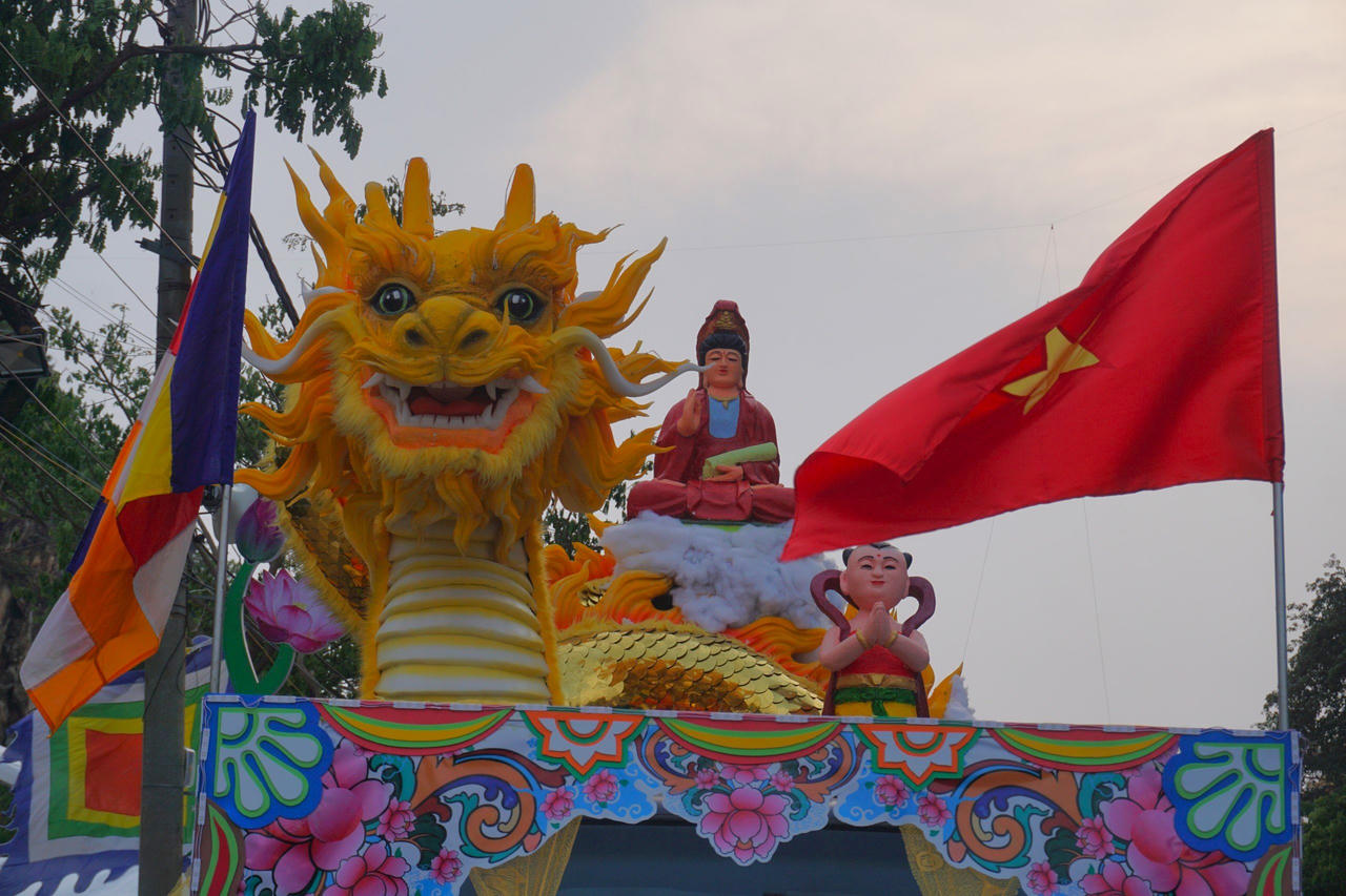 Dàn xe hoa diễu hành quảng bá sự kiện Lễ hội Quán Thế Âm 2024 ở Đà Nẵng