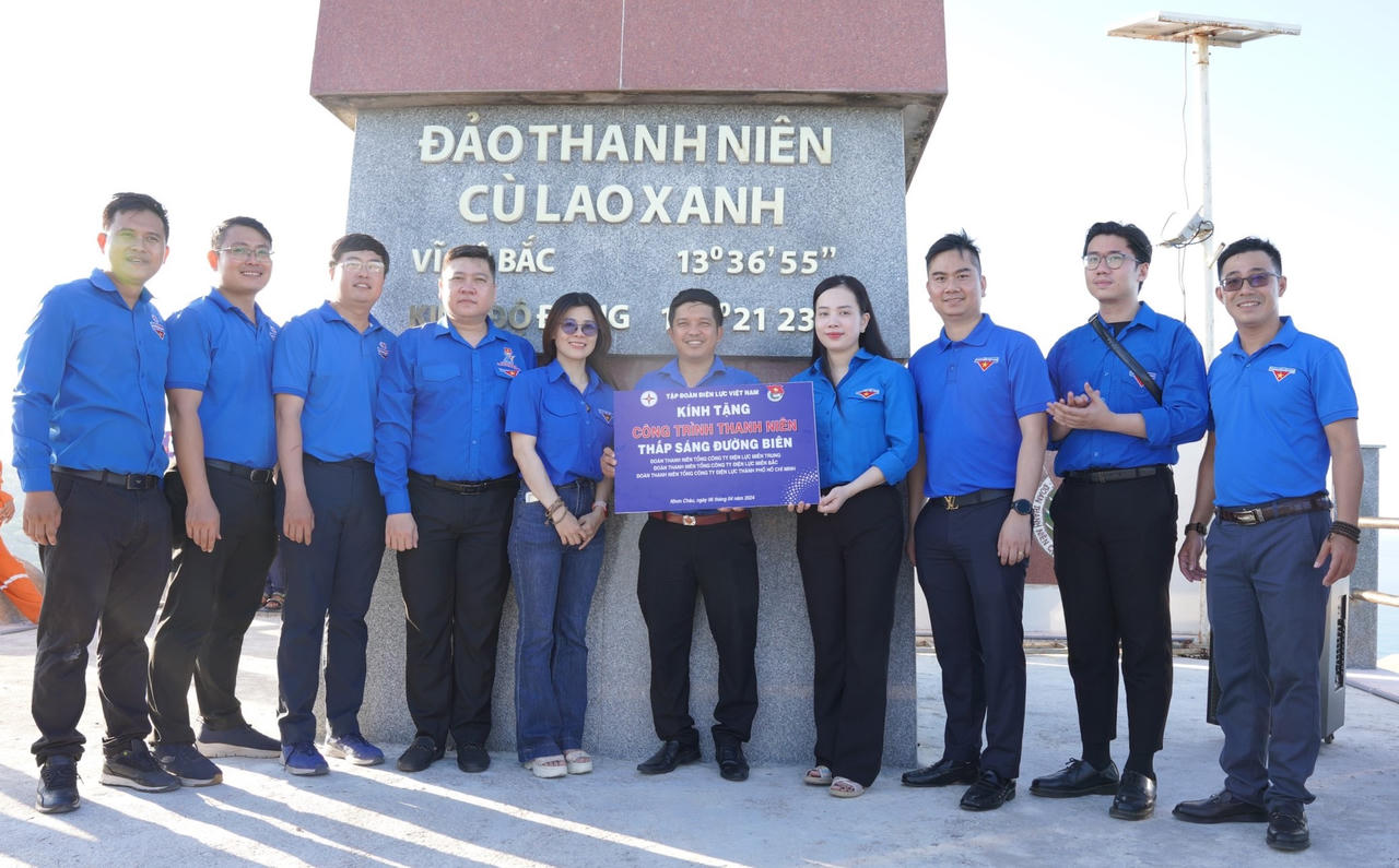 Hành trình 'Tự hào một dải non sông' - Trao yêu thương tới biển đảo quê hương