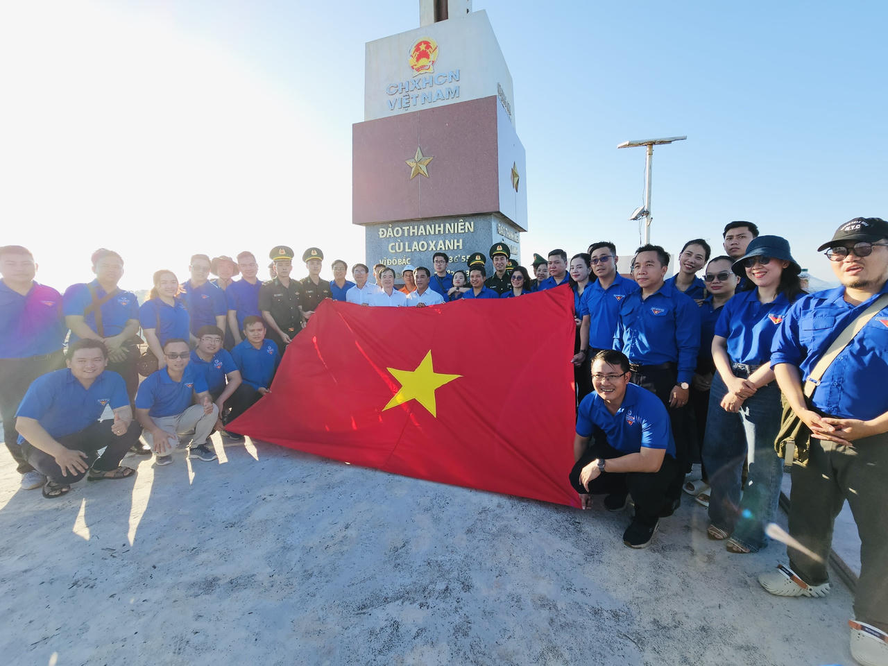 Hành trình 'Tự hào một dải non sông' - Trao yêu thương tới biển đảo quê hương