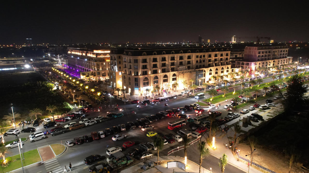 Siêu đô thị biển Regal Legend đón 100.000 lượt khách dịp lễ 30/4 - 1/5 