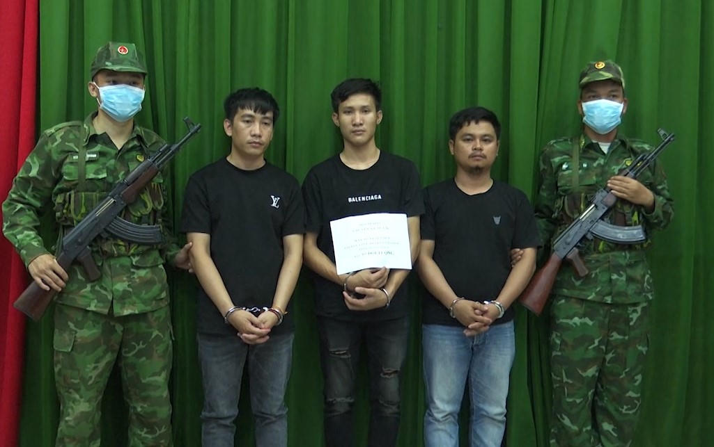 Bắt 8 đối tượng vận chuyển 198 kg ma túy từ Lào vào Việt Nam