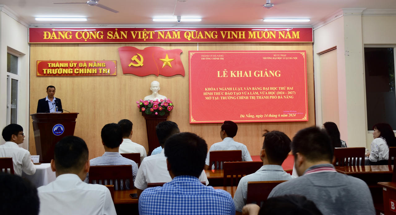 Khai giảng lớp văn bằng 2 ngành luật cho cán bộ, công chức, viên chức Đà Nẵng