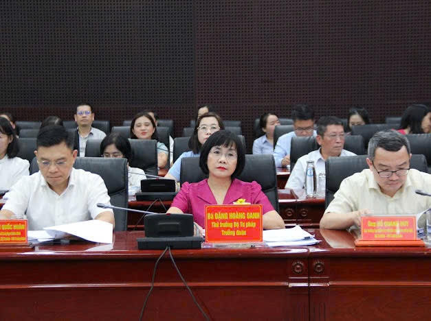 Thứ trưởng Bộ Tư pháp Đặng Hoàng Oanh làm việc tại Đà Nẵng