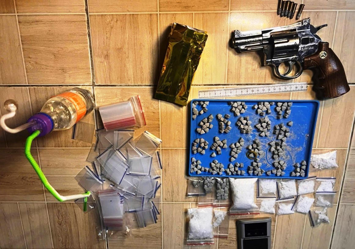 Vừa ra tù, thanh niên ở Đà Nẵng lại thủ súng đi mua bán ma tuý