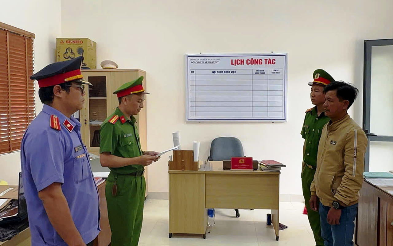 Khởi tố 2 đối tượng phá rừng phòng hộ tại Quảng Nam