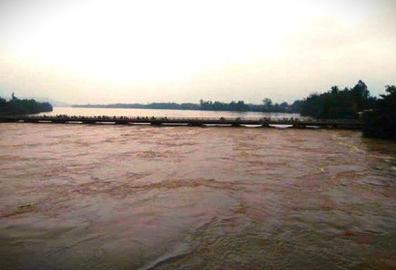 Cấm phương tiện lưu thông qua cầu sông Vệ cũ khi lũ đạt báo động 3