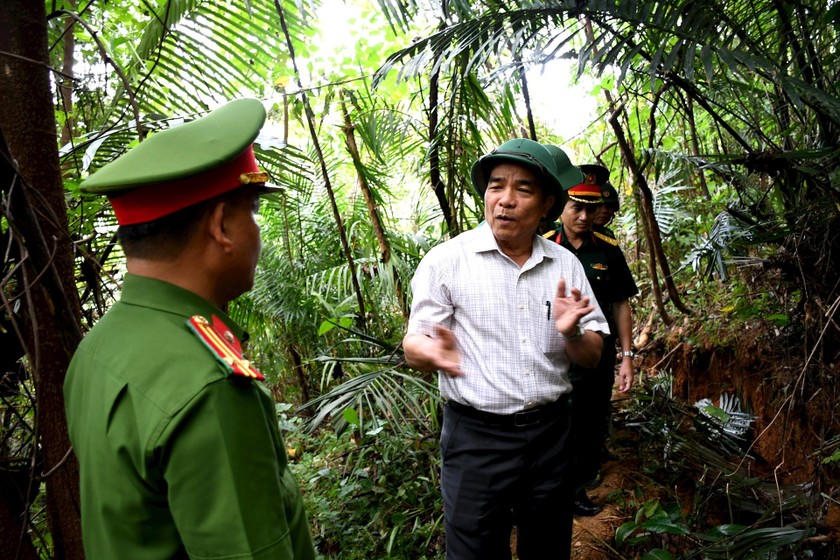 Vết nứt đồi 125m đe dọa người dân, Quảng Nam công bố tình huống khẩn cấp