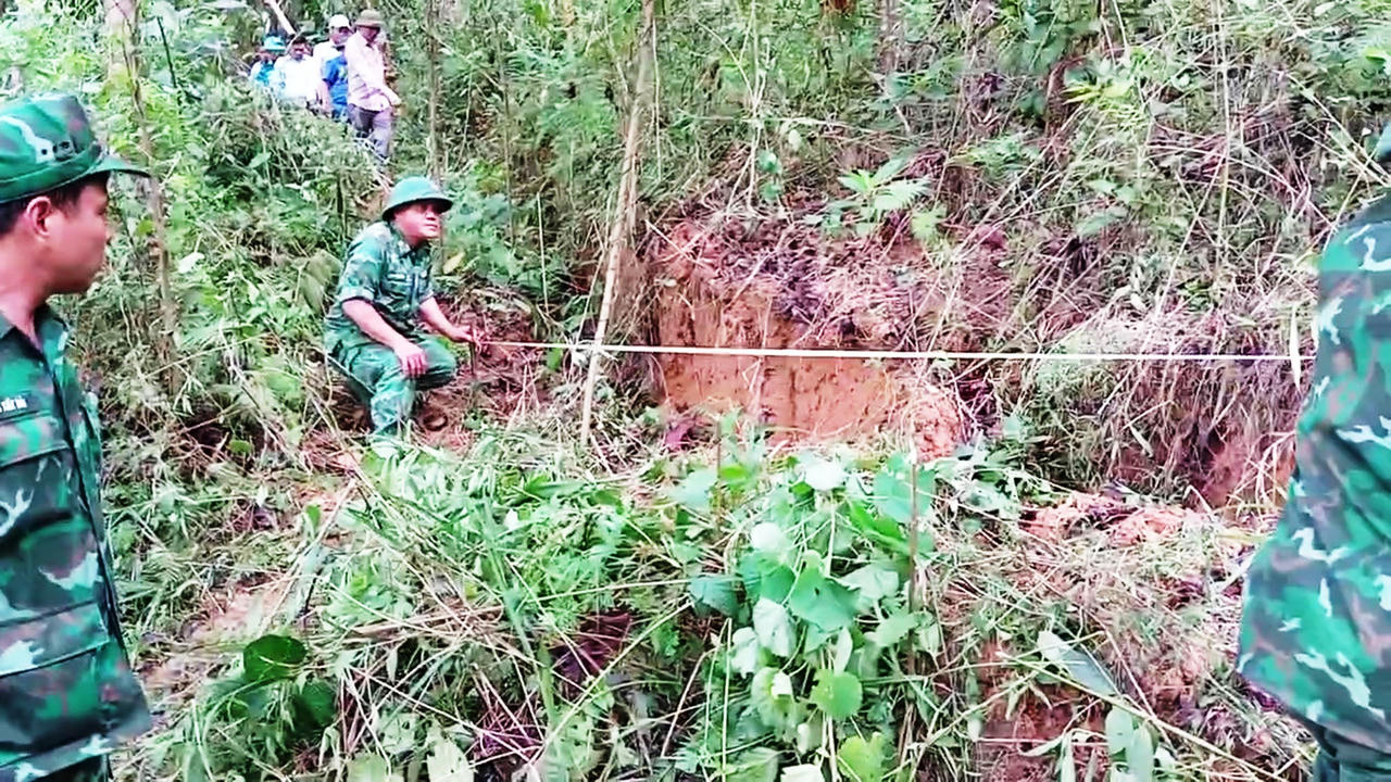 Vết nứt đồi 125m đe dọa người dân, Quảng Nam công bố tình huống khẩn cấp