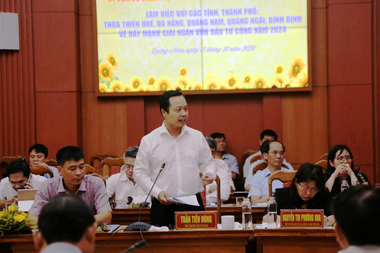 Phó Thủ tướng Thường trực làm việc với 5 tỉnh, thành miền Trung về giải ngân vốn đầu tư công