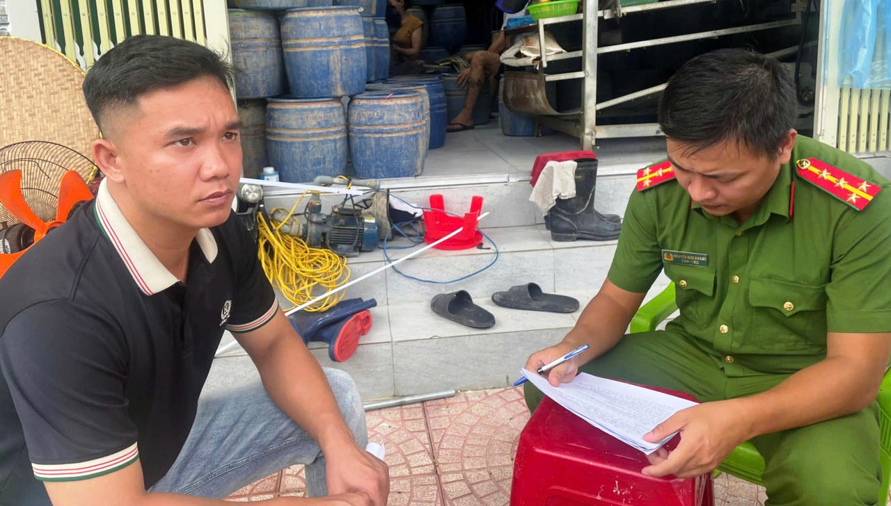 Nhiều lần "bơm" hóa chất vào giá đỗ, hai chủ cơ sở ở Quảng Ngãi bị khởi tố