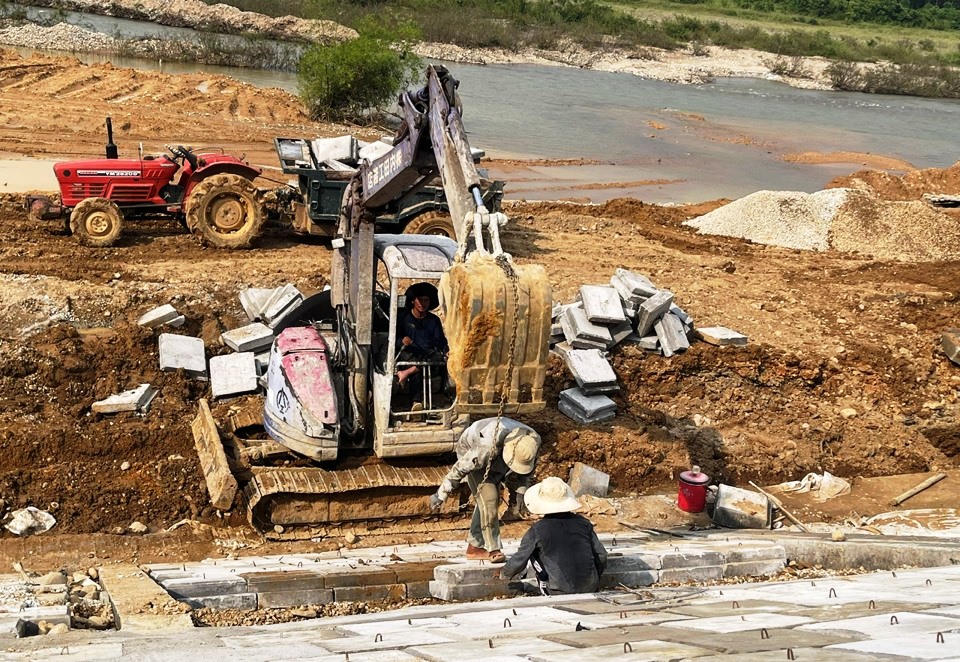 Dự án kè chống sạt lở ở Quảng Ngãi tăng tốc về đích đúng hạn 