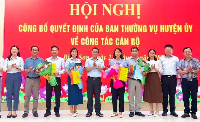 290 cán bộ Quảng Ngãi được chuyển vị trí công tác để phòng chống tham nhũng
