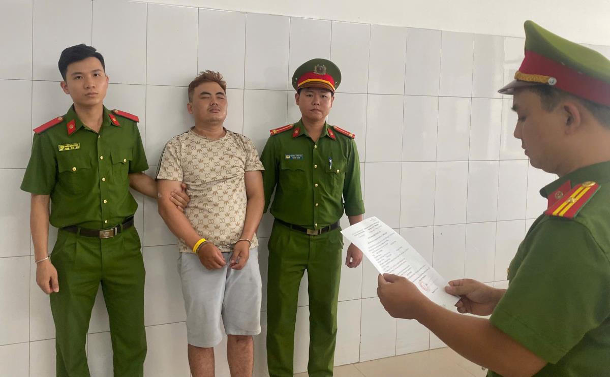 Khởi tố, bắt tạm giam đối tượng sát hại bạn gái ở nhà nghỉ