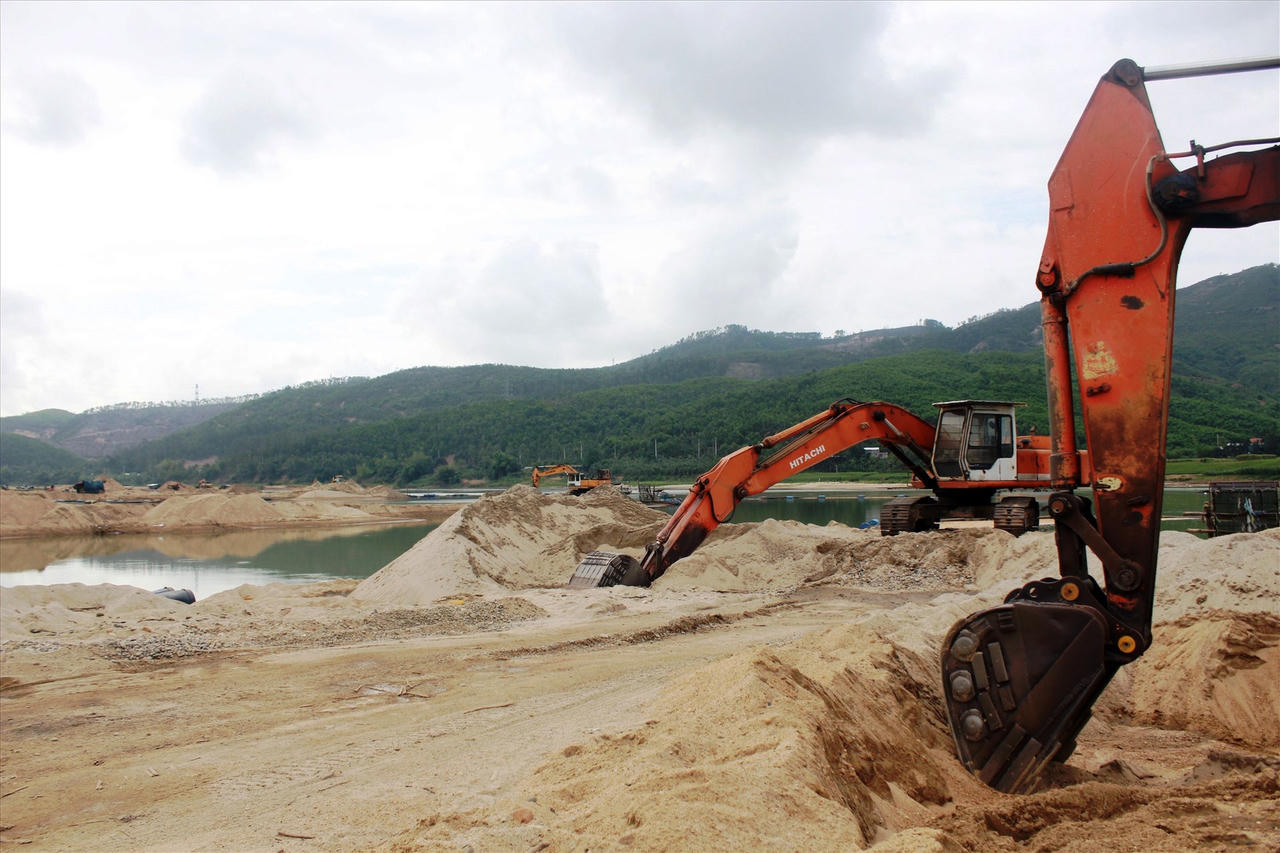 Khảo sát đánh giá lại trữ lượng mỏ cát được đấu giá 370 tỷ đồng
