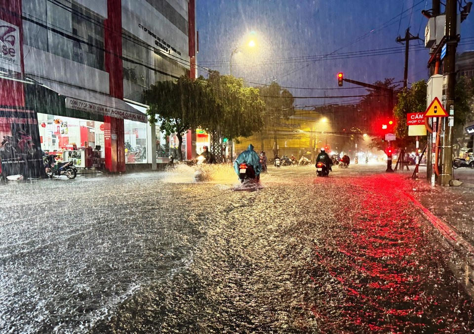 2 tỉnh miền Trung cảnh báo nguy cơ sạt lở, lũ quét, ngập úng