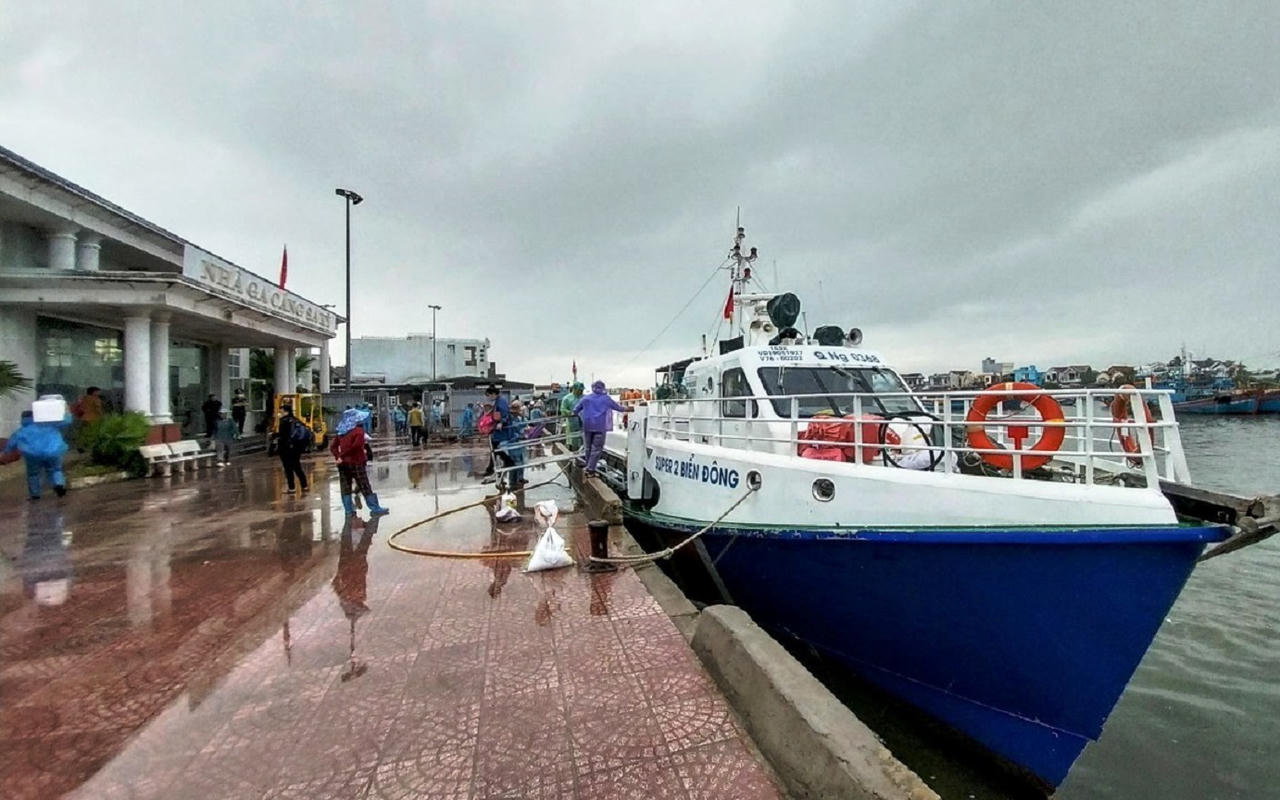Biển động, Quảng Ngãi tạm dừng tuyến vận tải hành khách Sa Kỳ - Lý Sơn