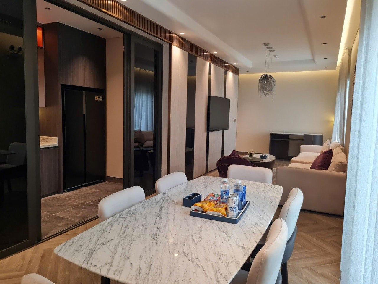 Điều gì thu hút hàng nghìn nhà đầu tư đến dự lễ khai trương nhà mẫu Regal Residence Luxury?