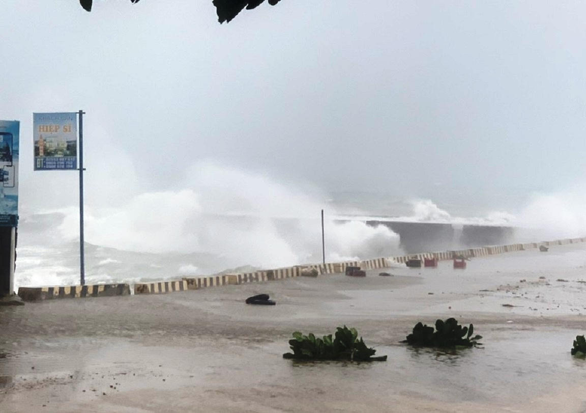 Hình ảnh đảo tiền tiêu ở Quảng Ngãi ứng phó bão số 6