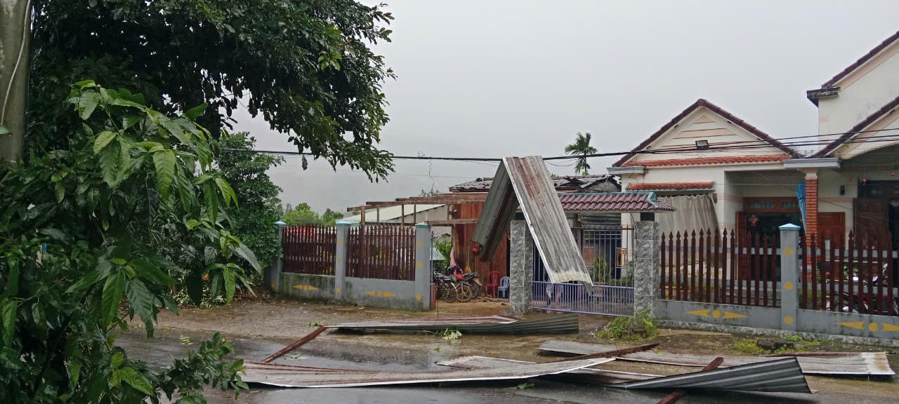 Bão Trà Mi đổ bộ miền Trung, các địa phương ghi nhận thiệt hại ban đầu