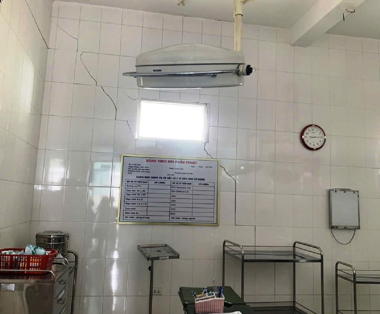 Bão Trà Mi đổ bộ miền Trung, các địa phương ghi nhận thiệt hại ban đầu