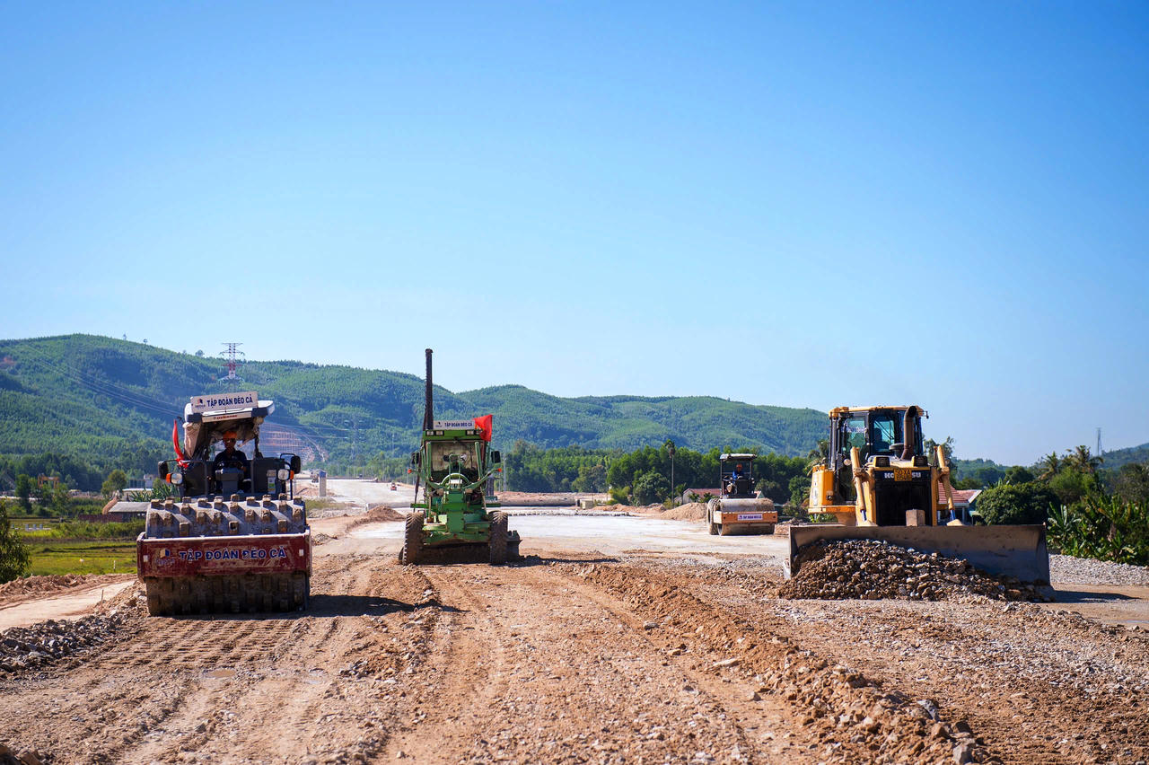 Quảng Ngãi đẩy nhanh tiến độ phê duyệt giá đất, tháo gỡ vướng mắc tại cao tốc Bắc – Nam