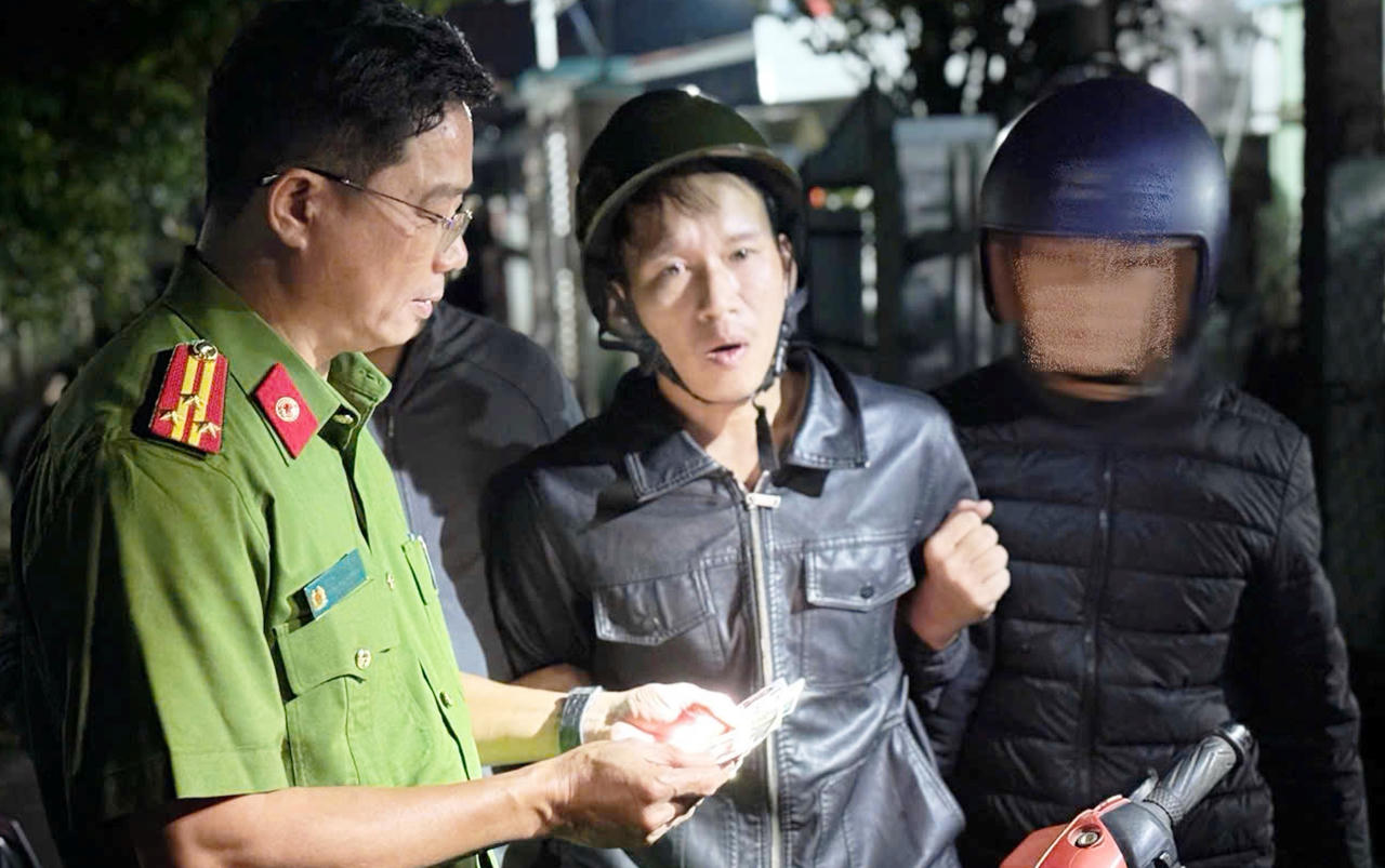 Bắt nóng nghi phạm giết người sau 2 giờ lẩn trốn