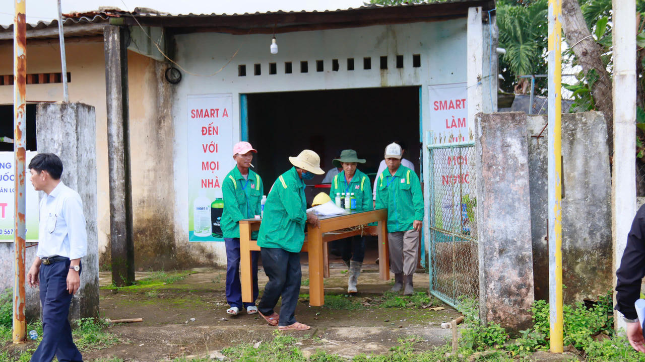 Cưỡng chế ngôi nhà trên tuyến đường trung tâm khu kinh tế Dung Quất