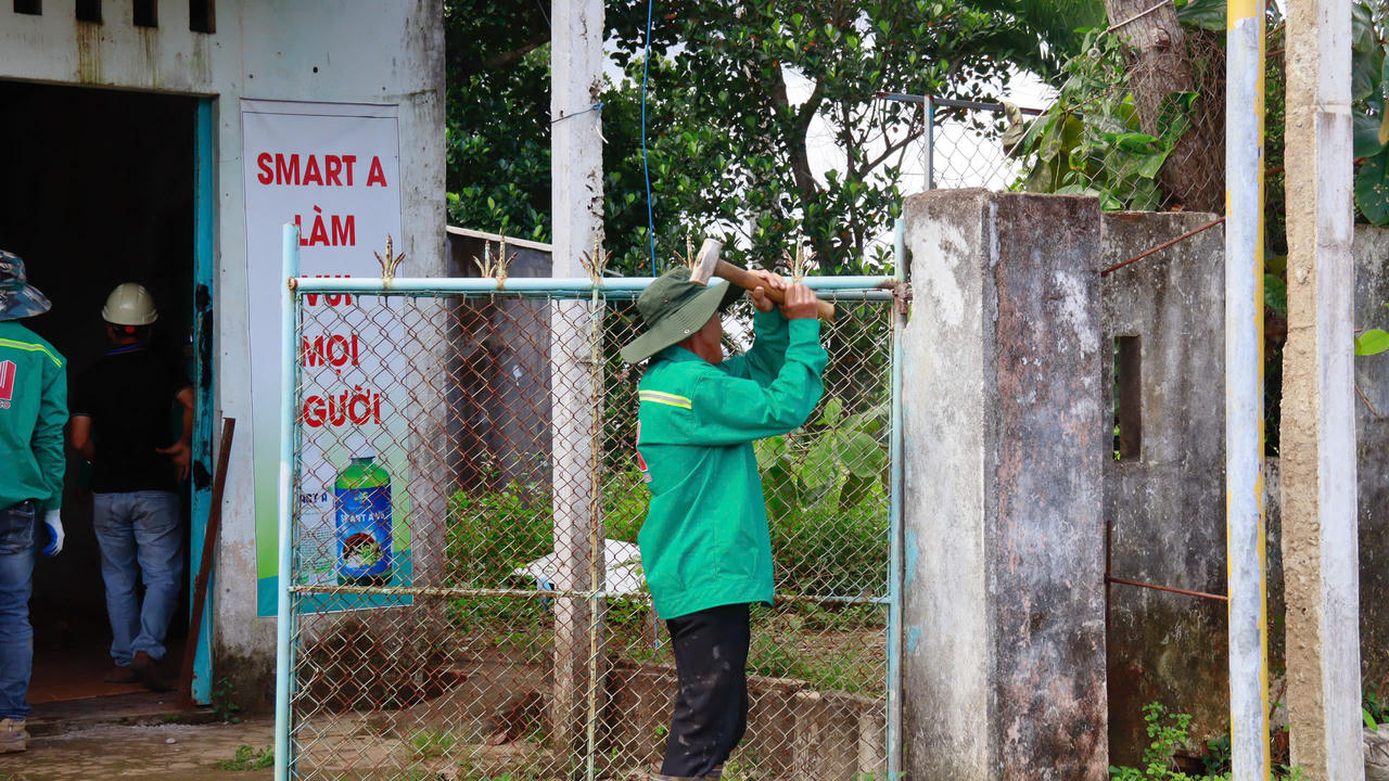 Cưỡng chế ngôi nhà trên tuyến đường trung tâm khu kinh tế Dung Quất