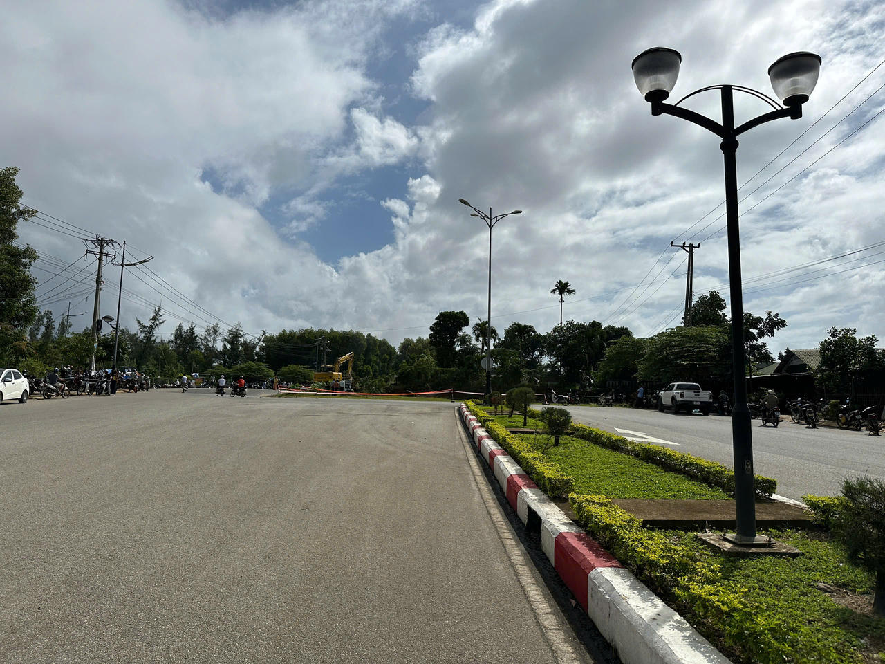 Cưỡng chế ngôi nhà trên tuyến đường trung tâm khu kinh tế Dung Quất