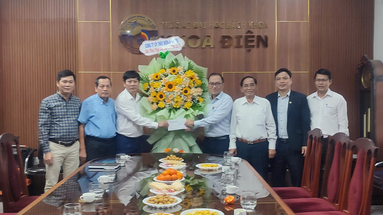 Công ty Cổ phần Thủy điện A Vương thăm, chúc mừng ngày Nhà giáo Việt Nam 20/11