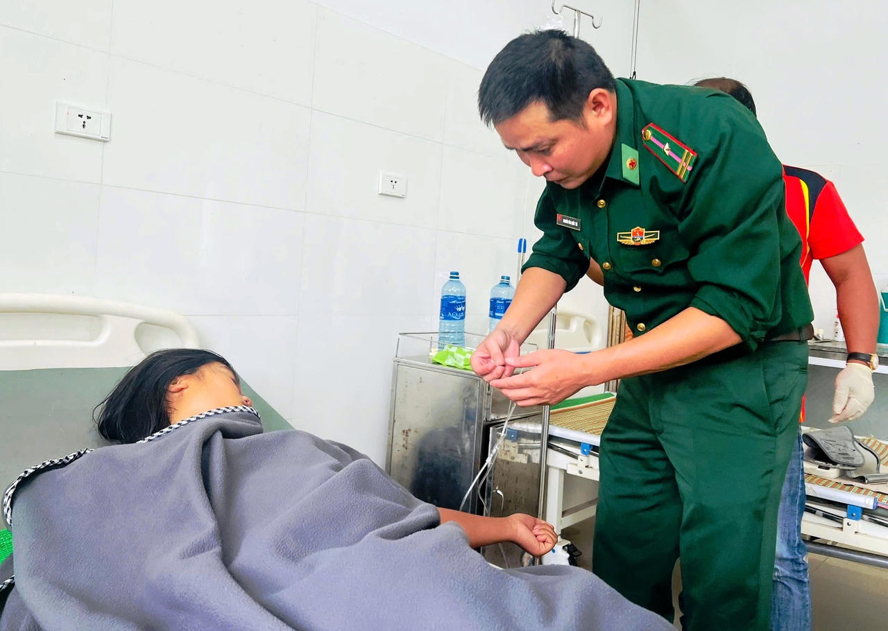 Cứu người phụ nữ ăn lá ngón tự tử