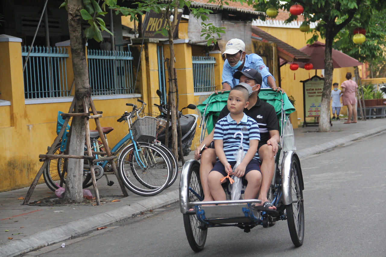 Hội An bác tin phải chi tiền tỷ để có suất đạp xích lô, bơi ghe du lịch