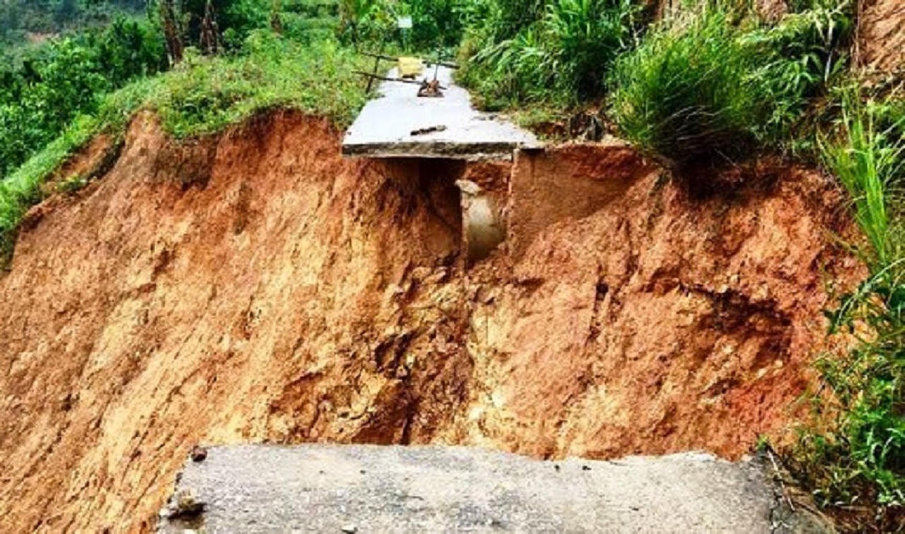 Người dân miền núi Quảng Ngãi và nỗi lo sạt lở khi mưa lũ về