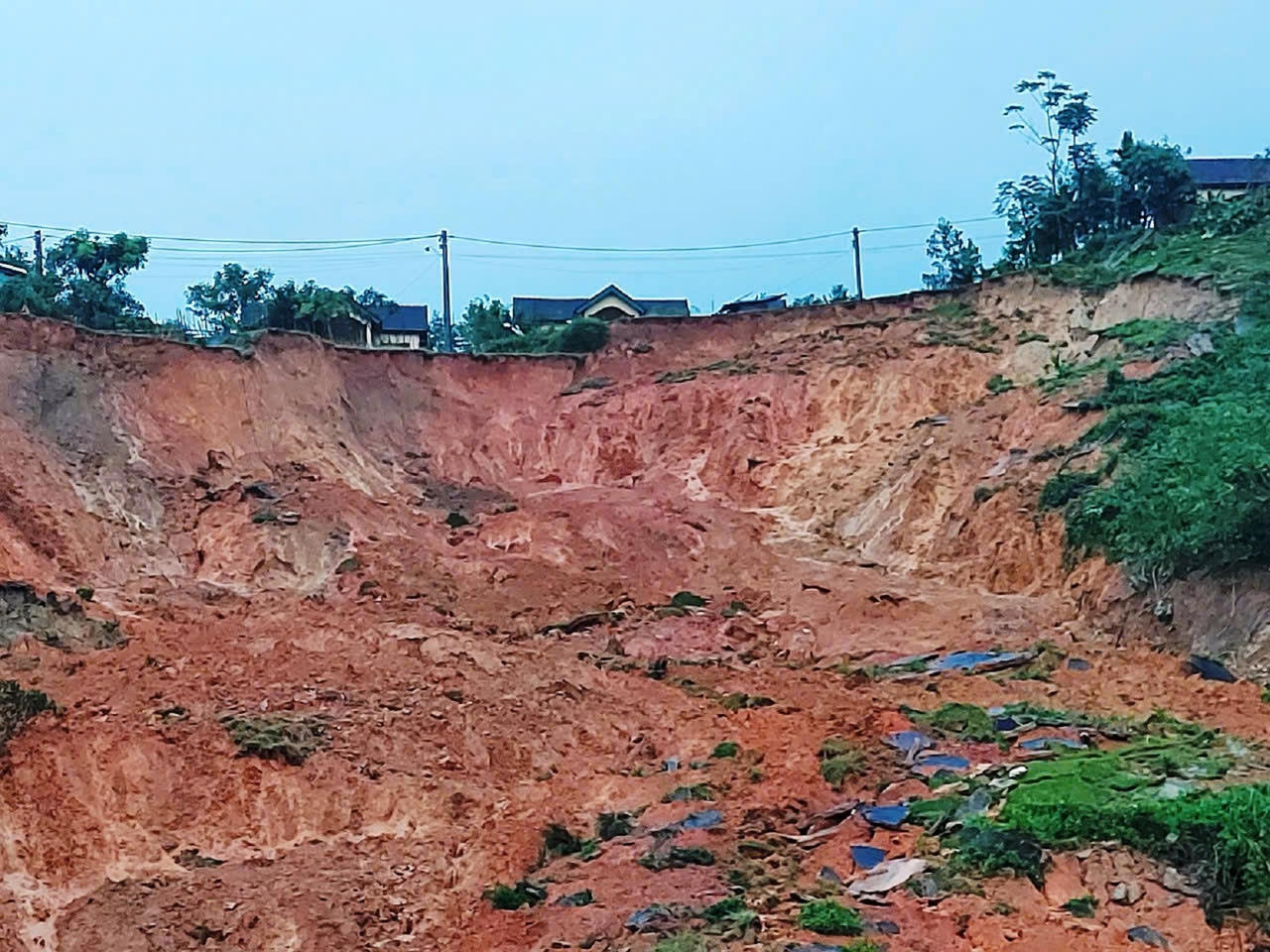 Người dân miền núi Quảng Ngãi và nỗi lo sạt lở khi mưa lũ về