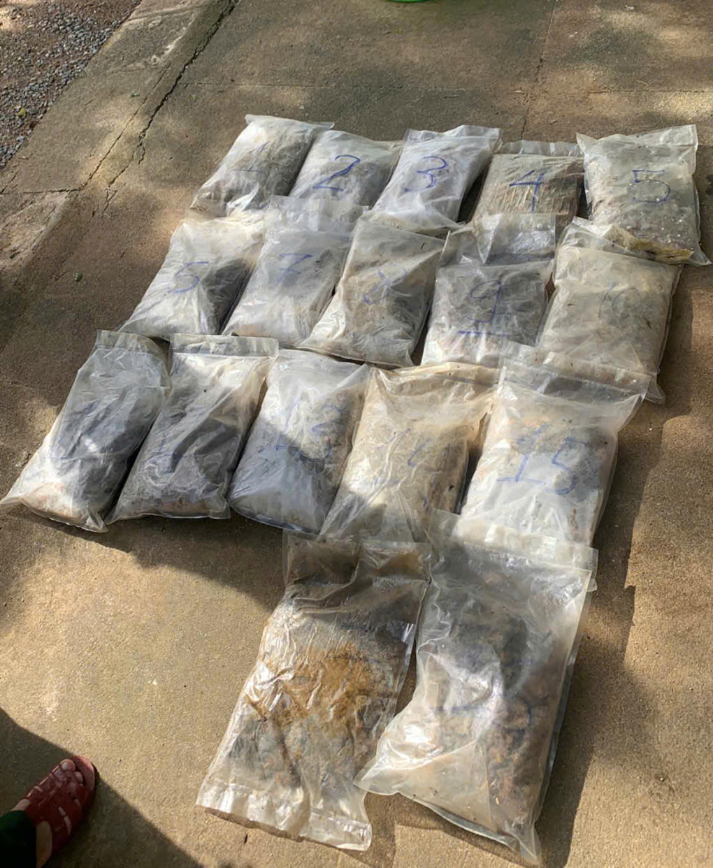 Lại phát hiện thêm 17 túi nilon chứa ma túy trôi vào bờ biển Quảng Ngãi