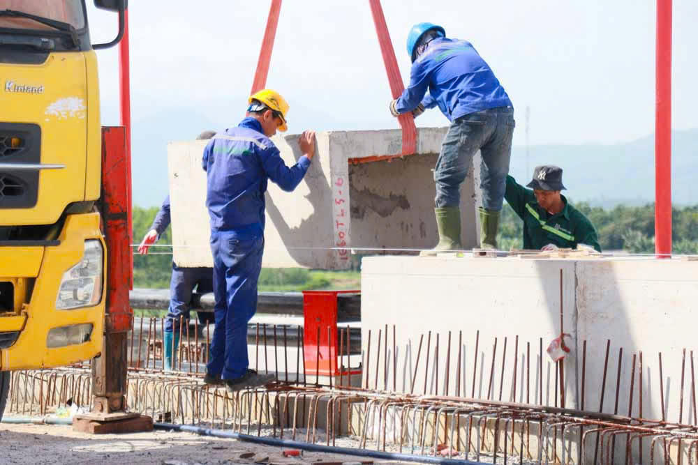 Đẩy mạnh tiến độ thi công cầu Trà Khúc 3, thông xe vào cuối năm
