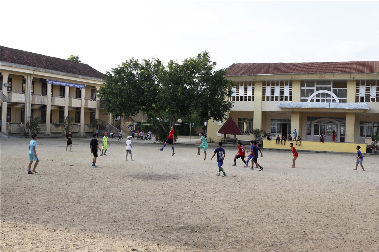 Quảng Ngãi chú trọng phát triển giáo dục các huyện miền núi