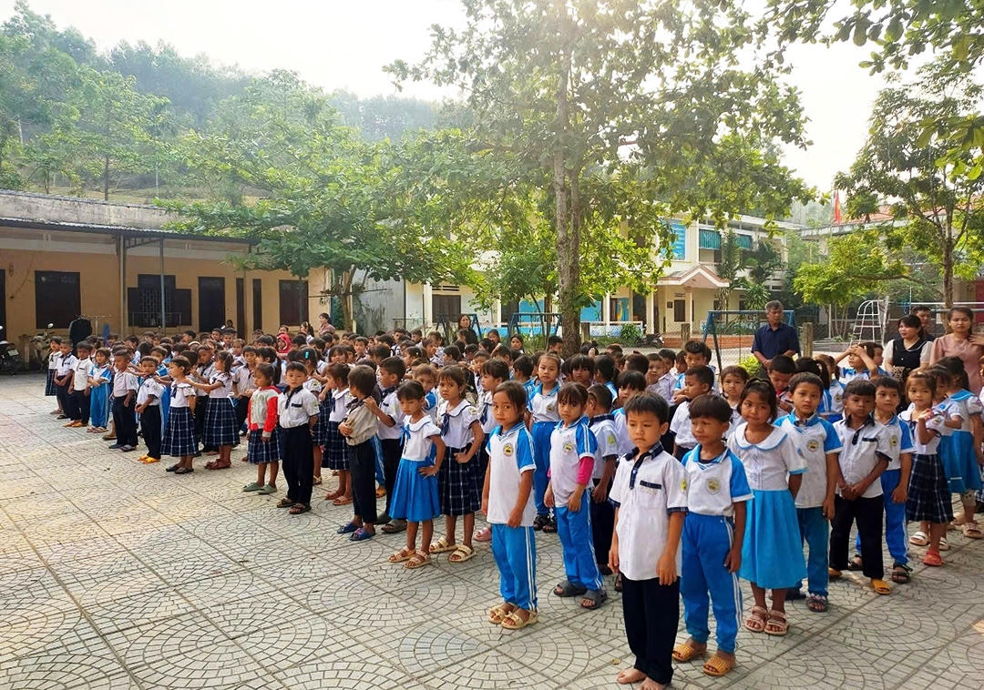 Quảng Ngãi chú trọng phát triển giáo dục các huyện miền núi